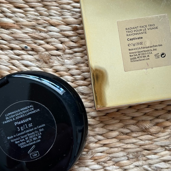 Victoria’s Secret Blush Makeup Bundle - Picture 6 of 6